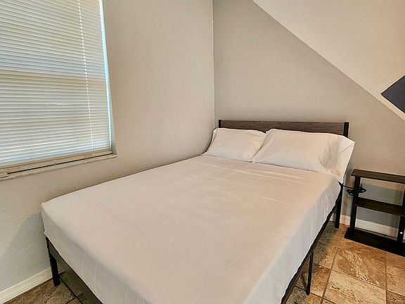 2nd image of 703 Avenue L SE #1