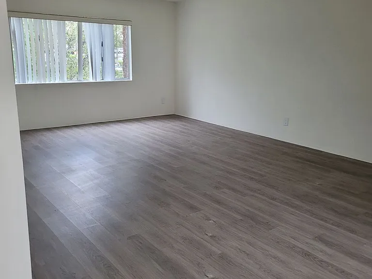 100 - Kimberly Apartments — Photo 47