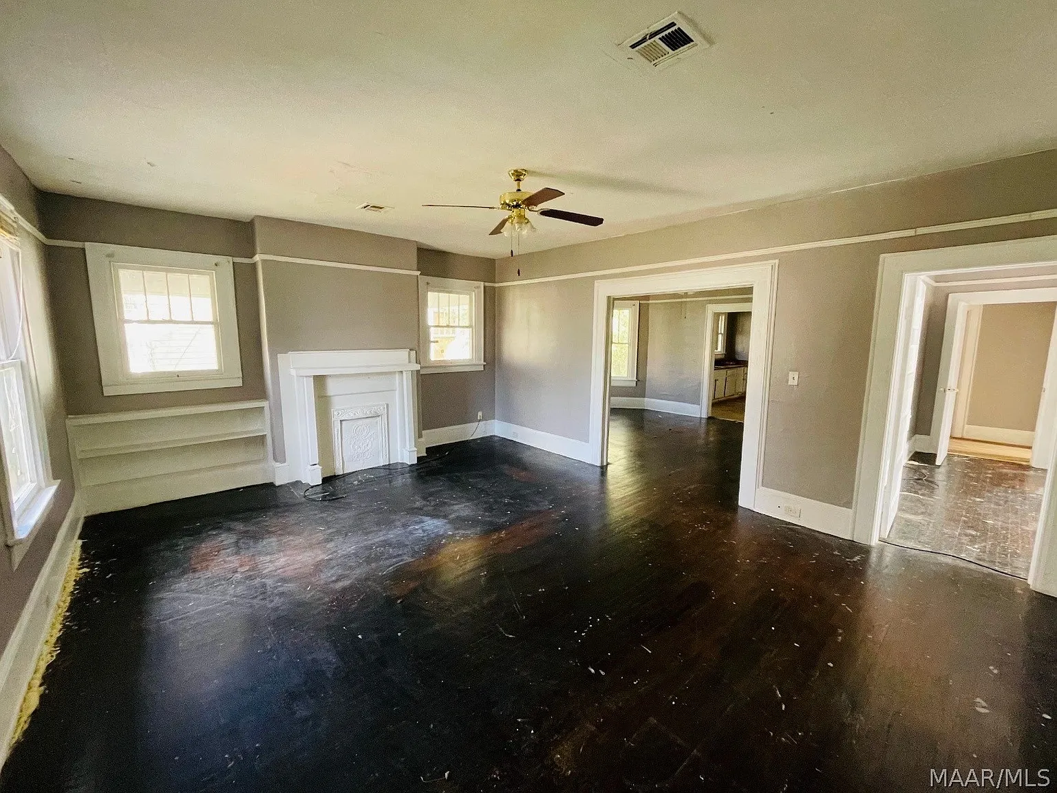 2 bed, 1.0 bath, 1209 sqft, $950 — Photo 2