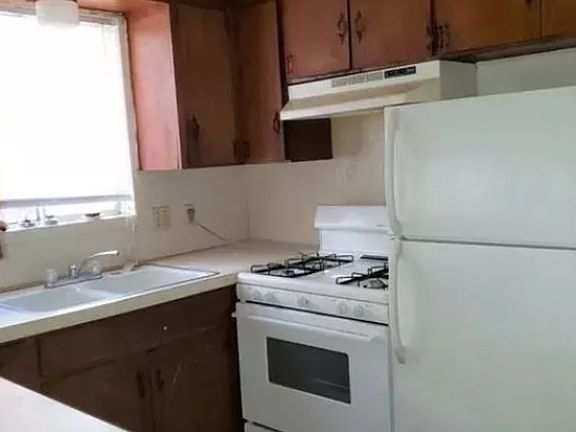 2nd image of 504 1st St APT B