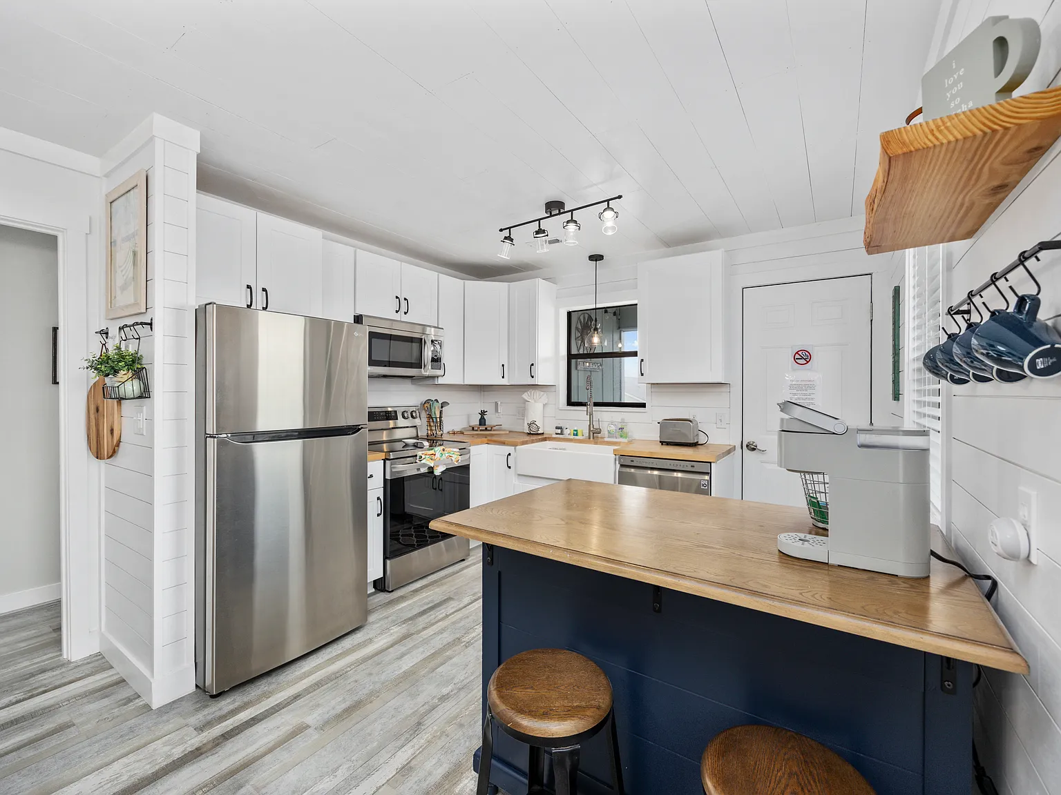 1505 Hillside Dr S — Photo 4
