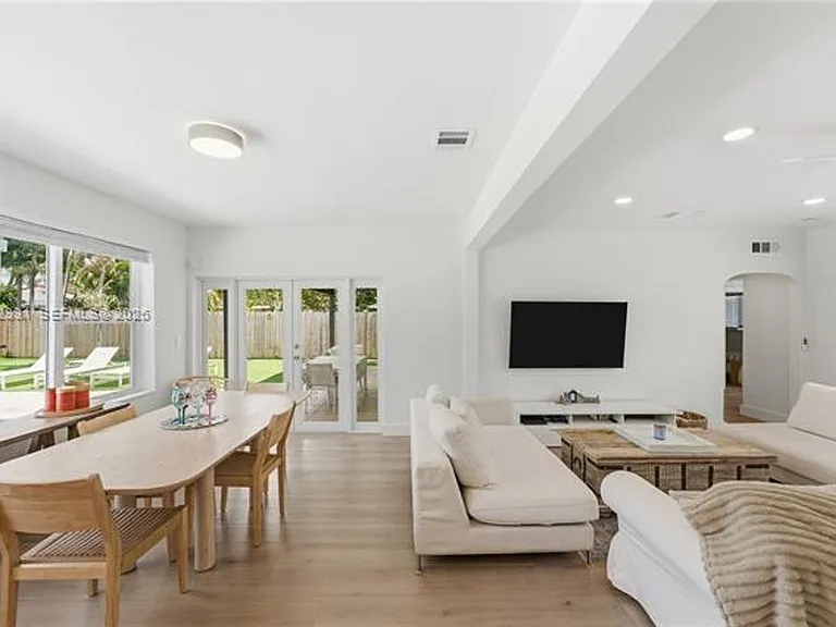 10801 Peachtree Dr #10801 — Photo 4