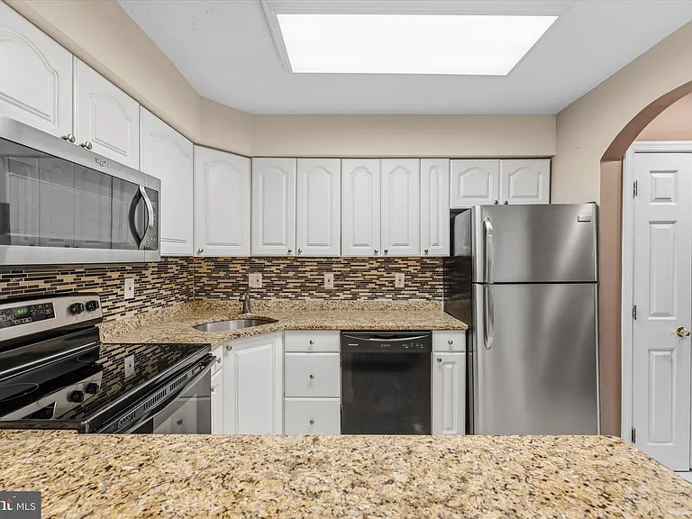 129 N Duke Dr — Photo 12