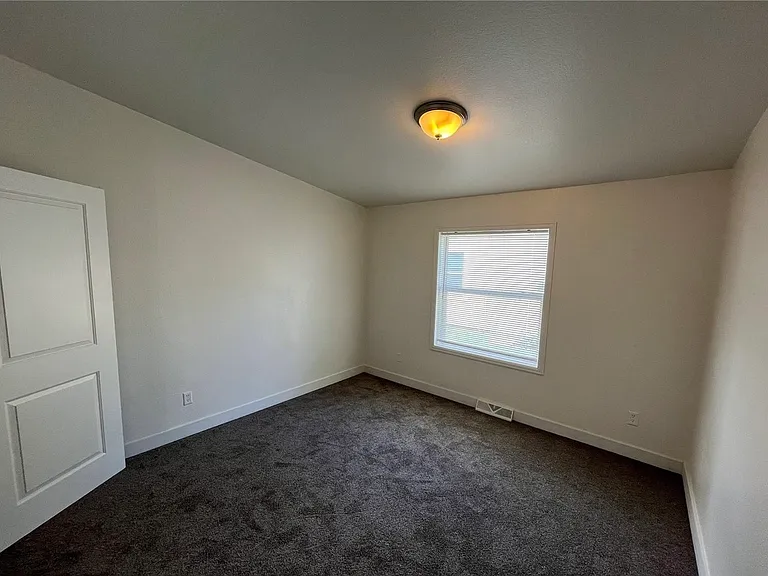 242 N Hooker St — Photo 7
