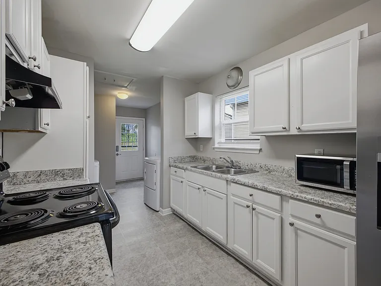 3288 Rainwood Dr — Photo 10