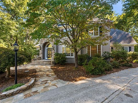 3rd image of 1150 Fallbrook Ln