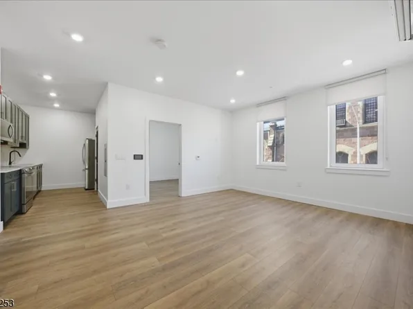 21 Lincoln Park #101, Newark City, NJ 07102