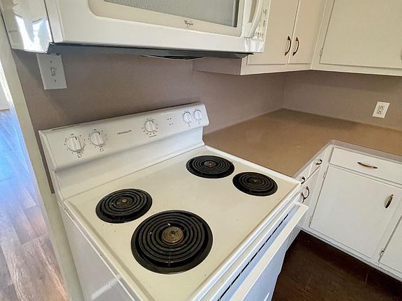 5th image of 900 N Longview St #C