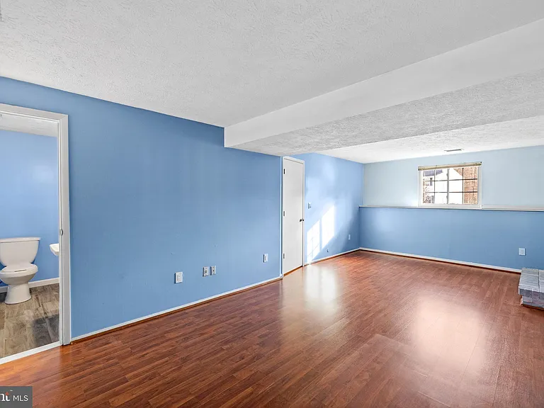 8469 Rippled Creek Ct — Photo 24
