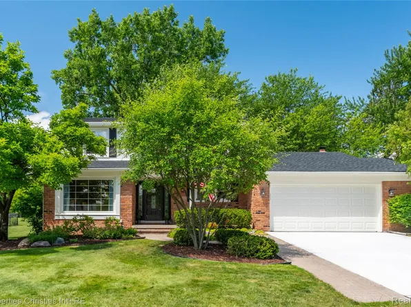 21865 N Center St, Northville, MI 48167