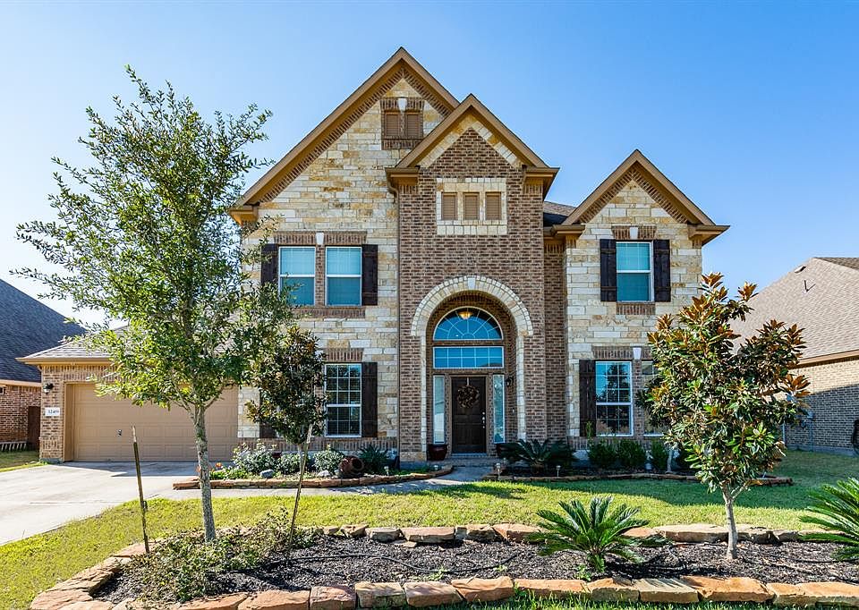 1st image of 12419 Emerald Ln