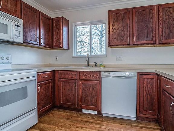 4th image of 2479 Somerville Dr