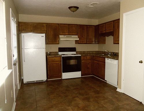 4th image of 123 Park Cir #A