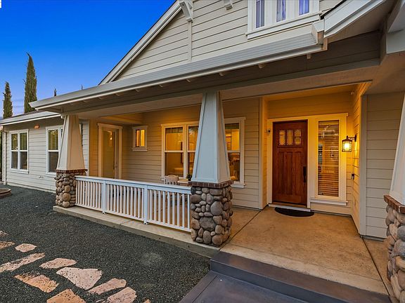 3rd image of 932 Hansen Rd