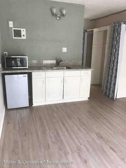 2nd image of 1601 Beloit Ave APT 7