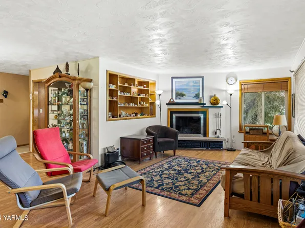 360 Lynch Rd, Yakima, WA 98908