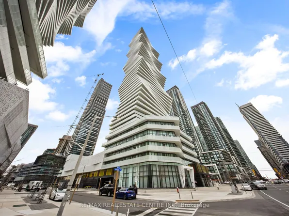 3900 Confederation Pkwy #215, Mississauga, ON L5B 0M3