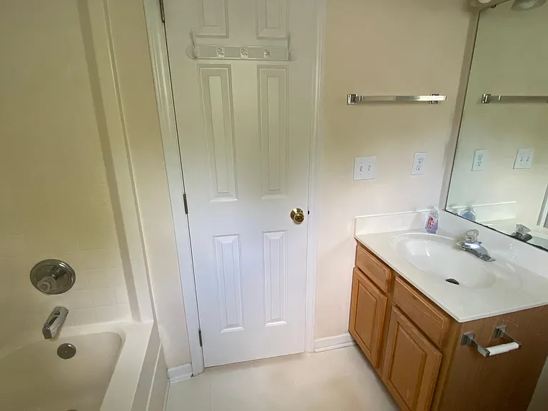 106 Hoboken Ct — Photo 29