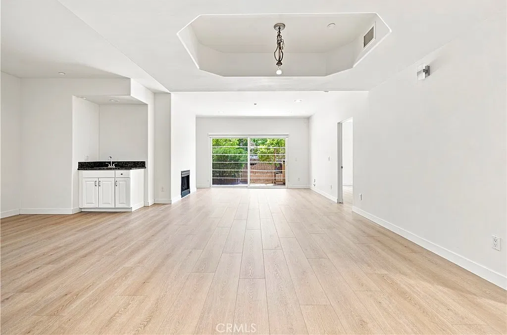 3 bed, 3.0 bath, 1711 sqft, $4,600 — Photo 4