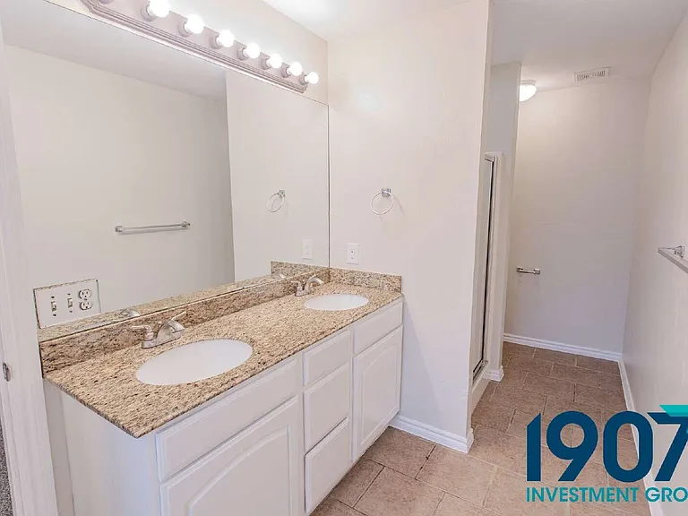 1540 N Santa Fe Ave — Photo 17