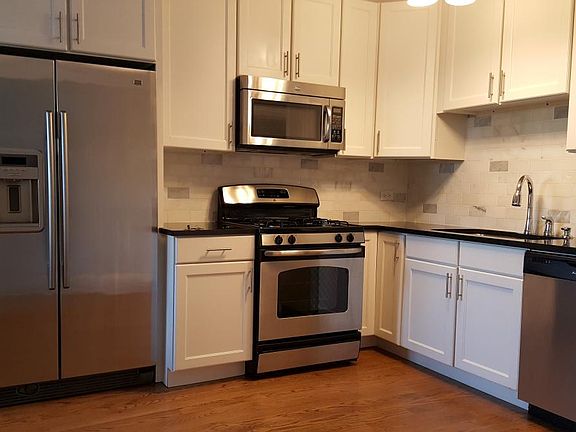 3rd image of 2039 N Sheffield Ave APT 3
