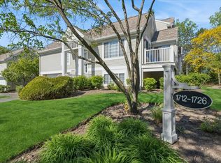 1720 Sienna Ct, Wheeling, IL 60090