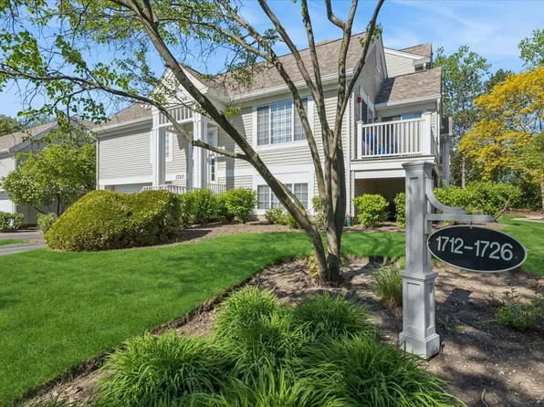 1720 Sienna Ct, Wheeling, IL 60090