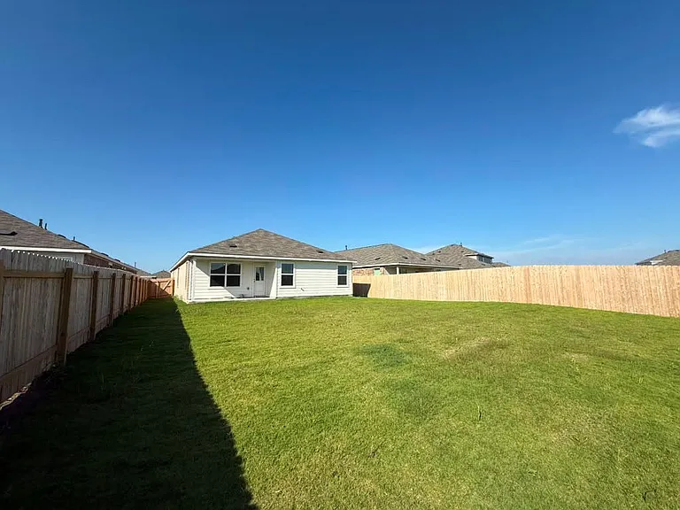 104 Donnington Dr — Photo 40