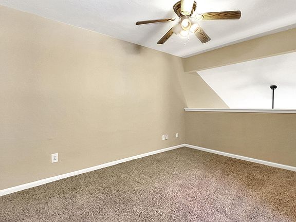 3rd image of 402 Summer Ct #B2-a