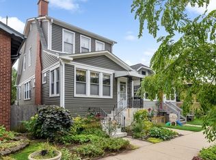 2431 W Farwell Ave, Chicago, IL 60645