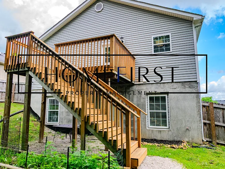 112 Newport Ln — Photo 45