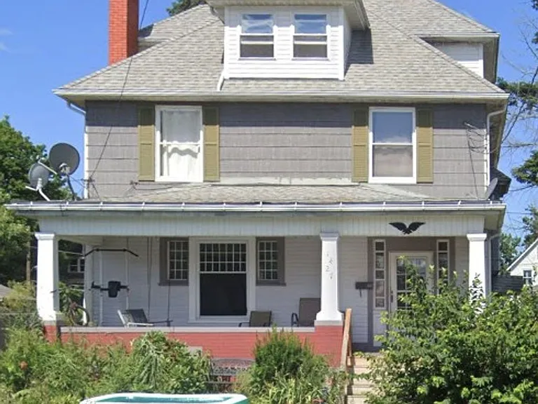 1427 Shorb Ave NW — Photo 2