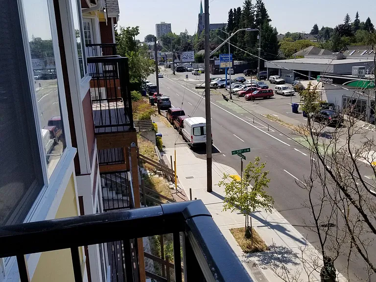 5802 Roosevelt Way NE — Photo 1