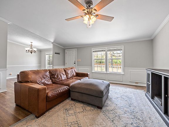 5th image of 1659 Adcock Rd