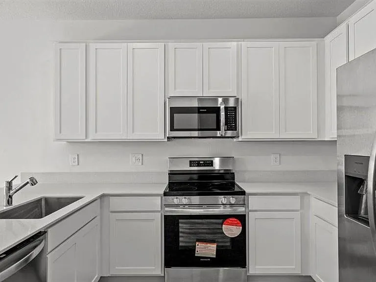 3302 Laurent Loop — Photo 6