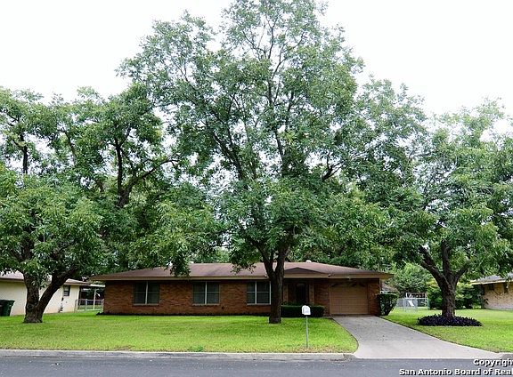 3rd image of 4714 Darlene Dr