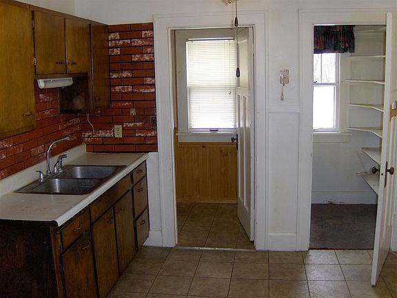 4th image of 2114 S 5th St