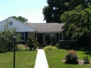 208 E Hillcrest Dr, Carlisle, PA 17013