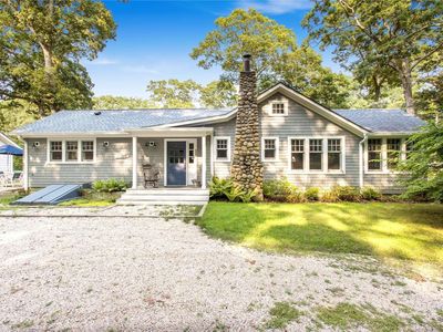 7025 Peconic Bay Boulevard, Laurel, NY, 11948
