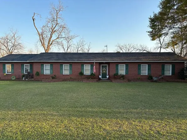 137 Maple St, Sale City, GA 31784