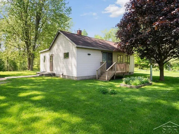 585 W Chippewa River Rd, Midland, MI 48640