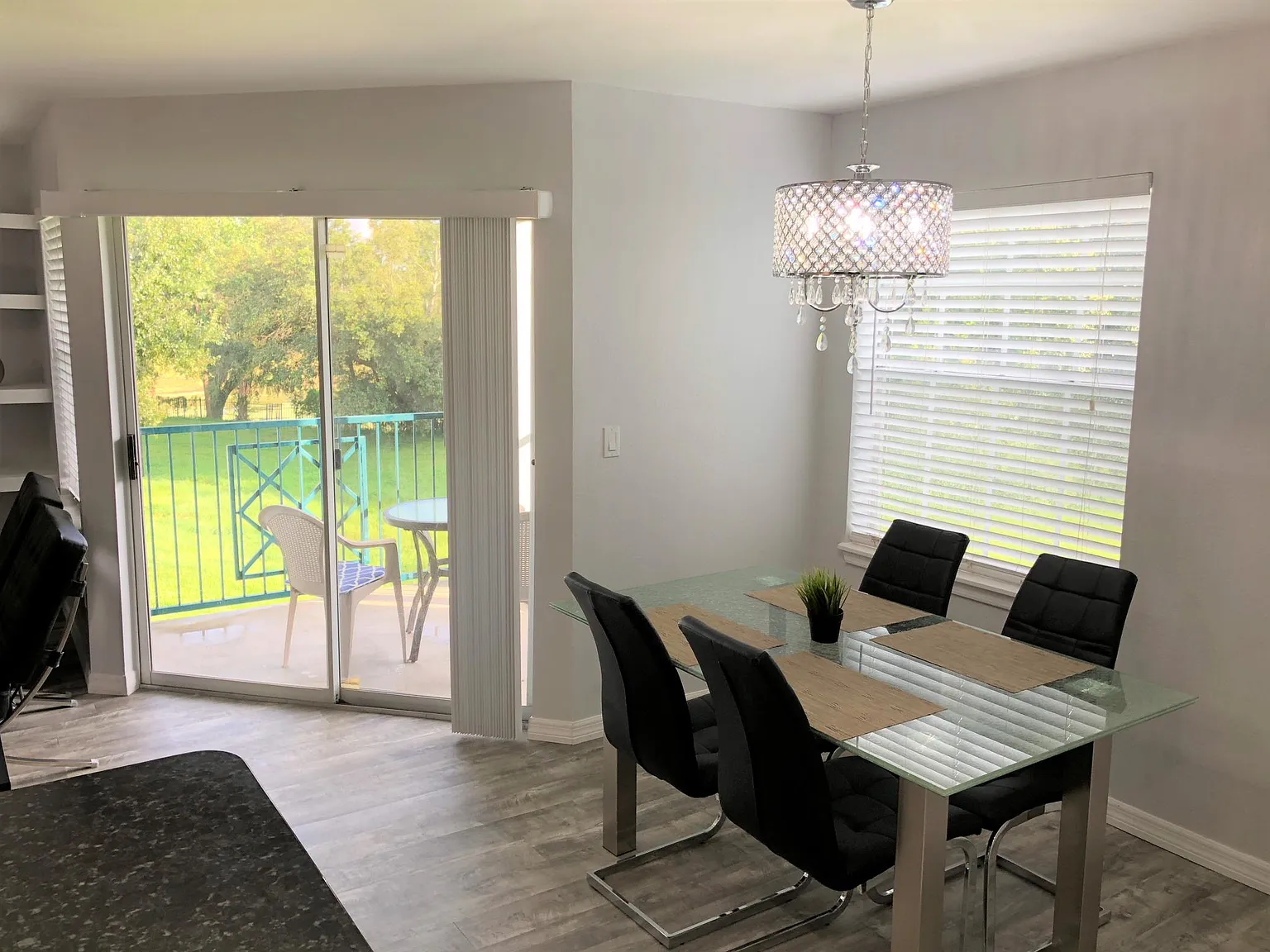 2 bed, 1123 sqft, $3,000 — Photo 3