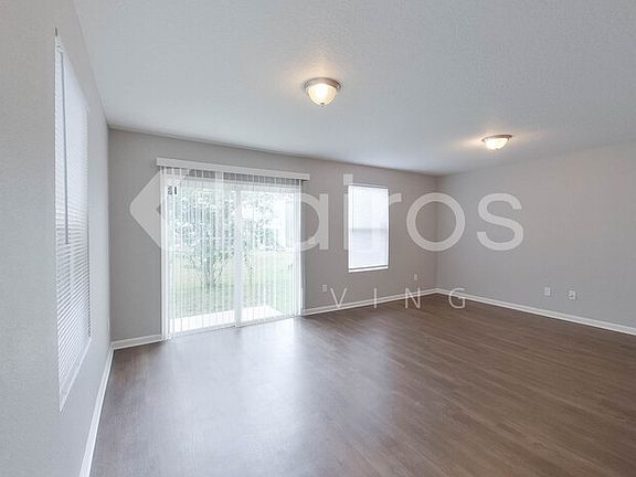 4th image of 1319 Mull St