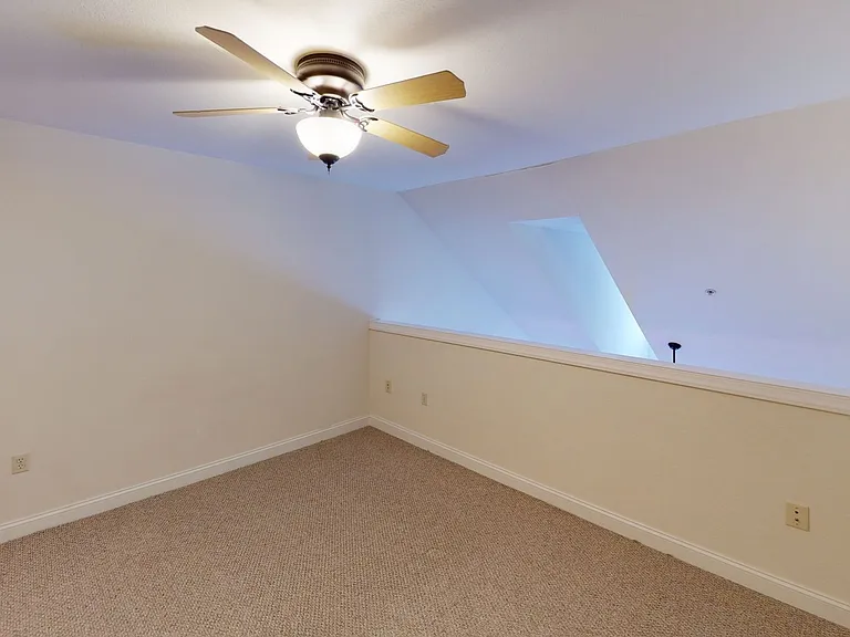 Delafield Lakes Apartments — Photo 39