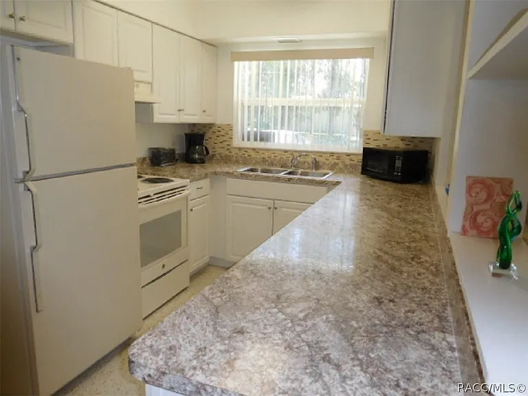 3515 S Fitch Ave — Photo 6