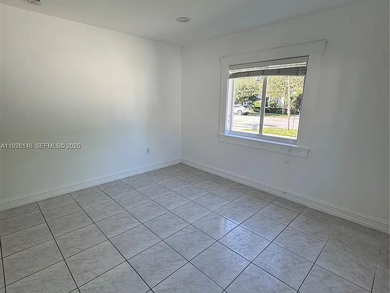 3021 SW 2nd Ave — Photo 18