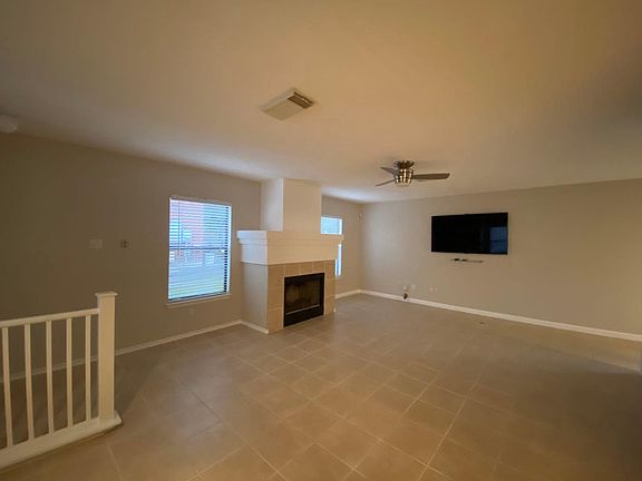 3rd image of 402 Benetton Dr