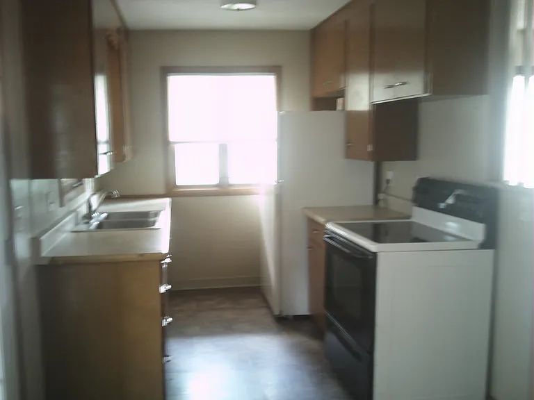 440 S Fisher St — Photo 4