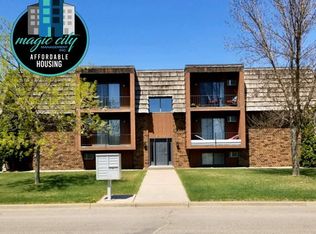 1500 32nd Ave SW APT 10, Minot, ND 58701