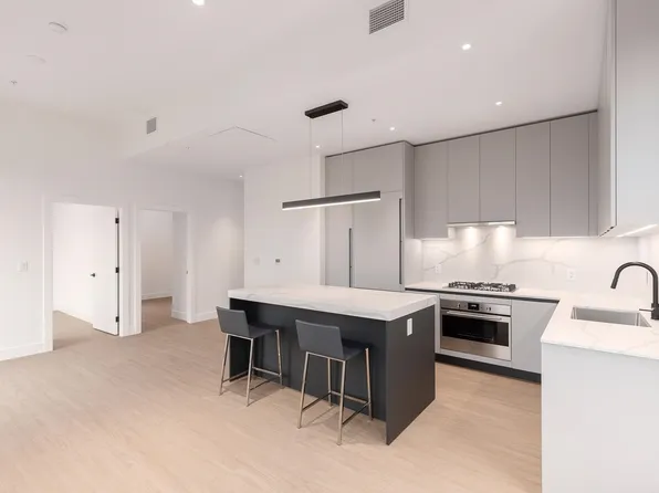 2235 E Broad Way #602, Vancouver, BC V5N 0J5
